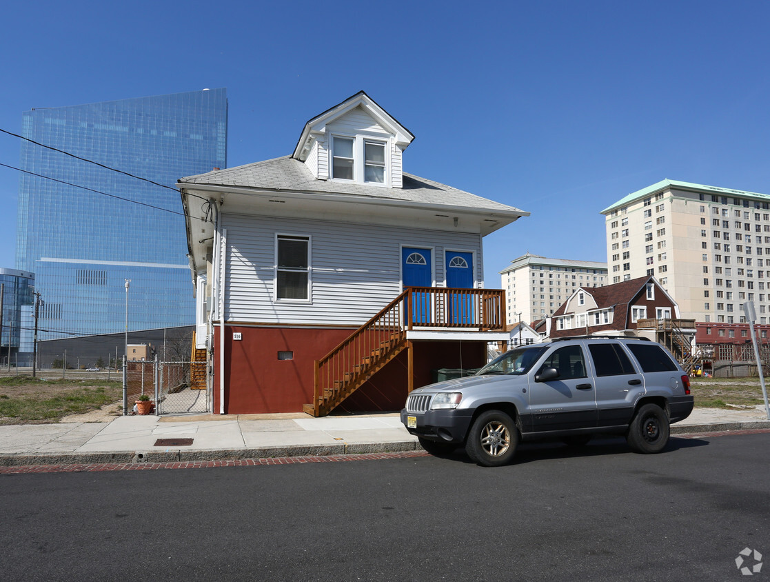 Building Photo - 214 Seaside Ave