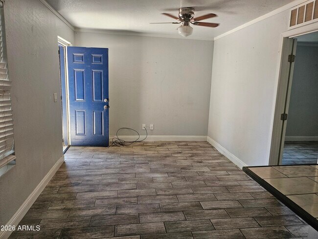 Foto del edificio - 513 W Frontier St
