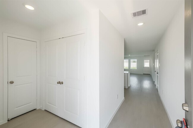 Building Photo - 6514 Linden Leaf Dr