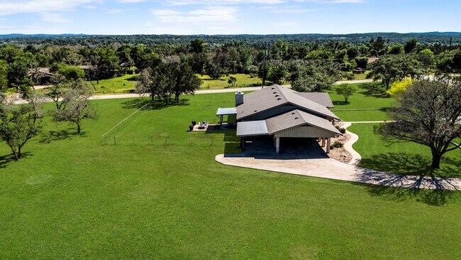 Building Photo - 301 Retha Dr