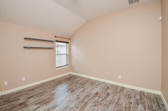 Building Photo - 4006 Autumn Pines Trail