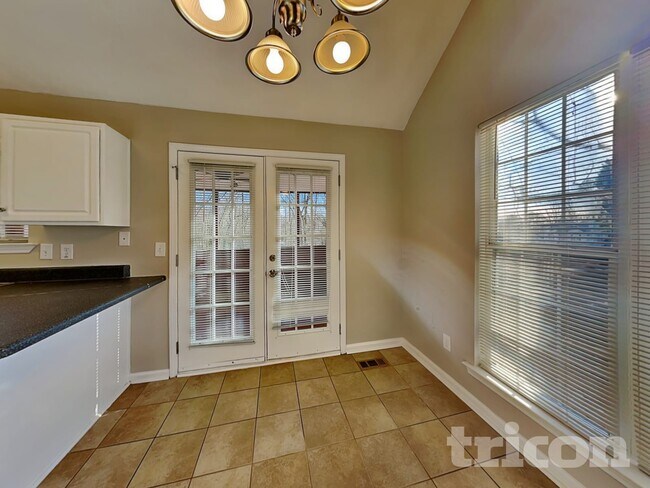 Foto del edificio - 2260 Ridge Rd