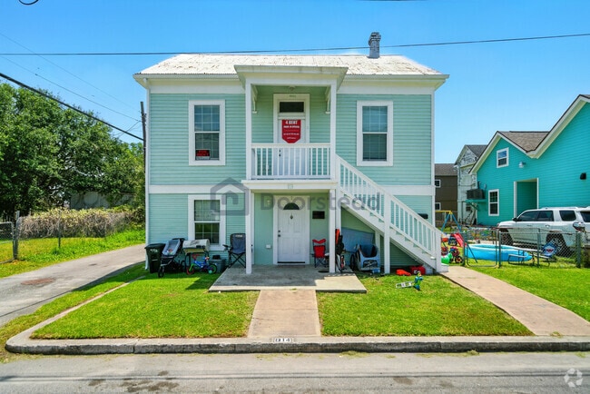 Building Photo - 814 35th St