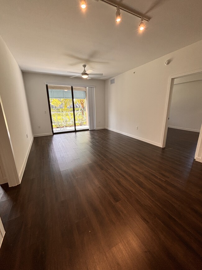 Building Photo - 1941 Fillmore St