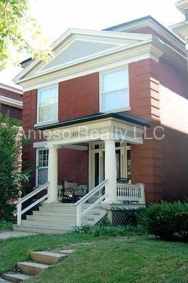 Building Photo - Beautiful Home block away from Delmar Loop