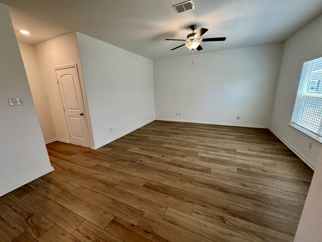 Foto del edificio - 10818 Emerick St
