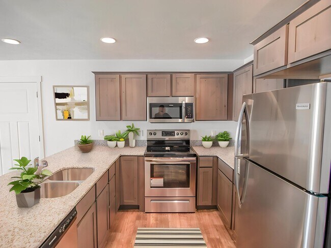 Building Photo - Lovely 3-Bed, 2-Bath Condos in the Distric...