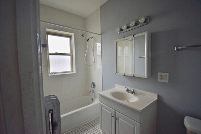 Building Photo - 815 Seward St