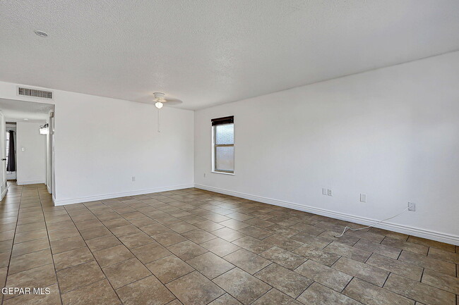 Foto del edificio - 287 Sunset Hills Dr