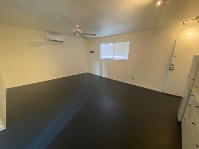 Foto del edificio - 219 W Alabama St