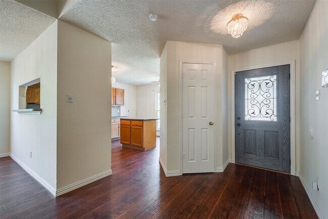 Foto del edificio - 6304 Brookcrest Dr