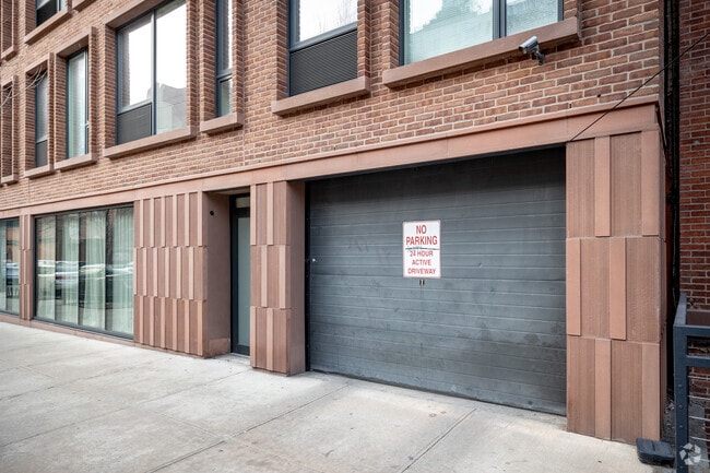 Building Photo - Five27
