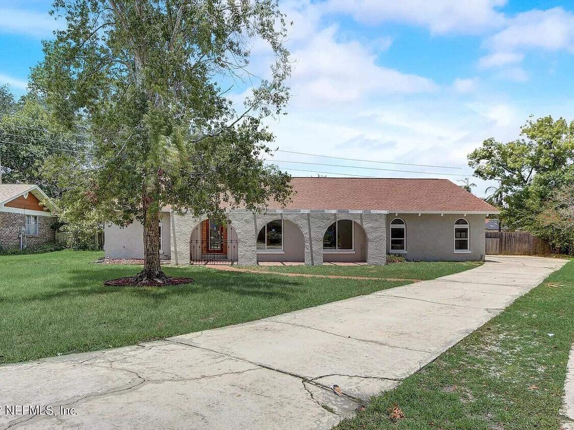 Primary Photo - 114 Vanderford Rd N