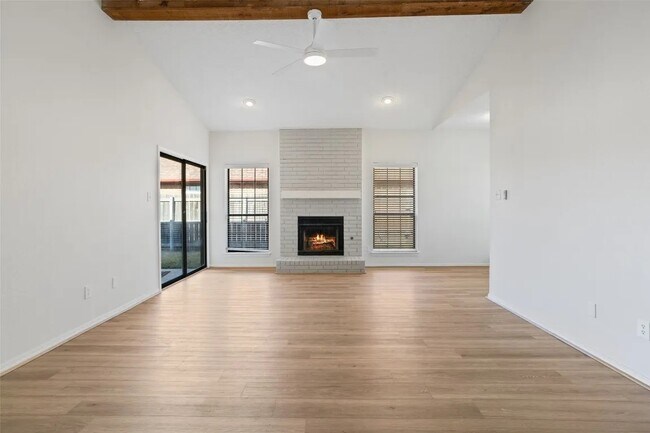 Foto del edificio - 4313 Flamingo Way