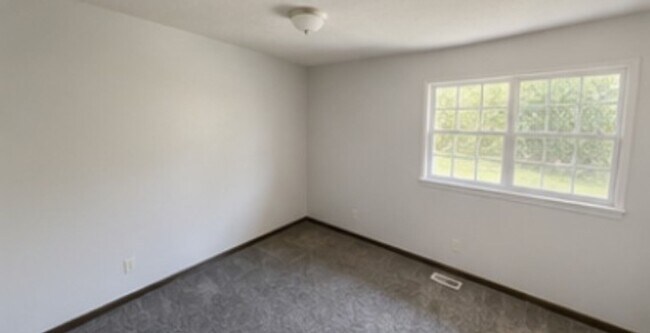 Foto del edificio - 2611 Eastview Dr