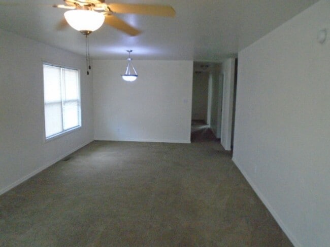 Building Photo - Great Duplex