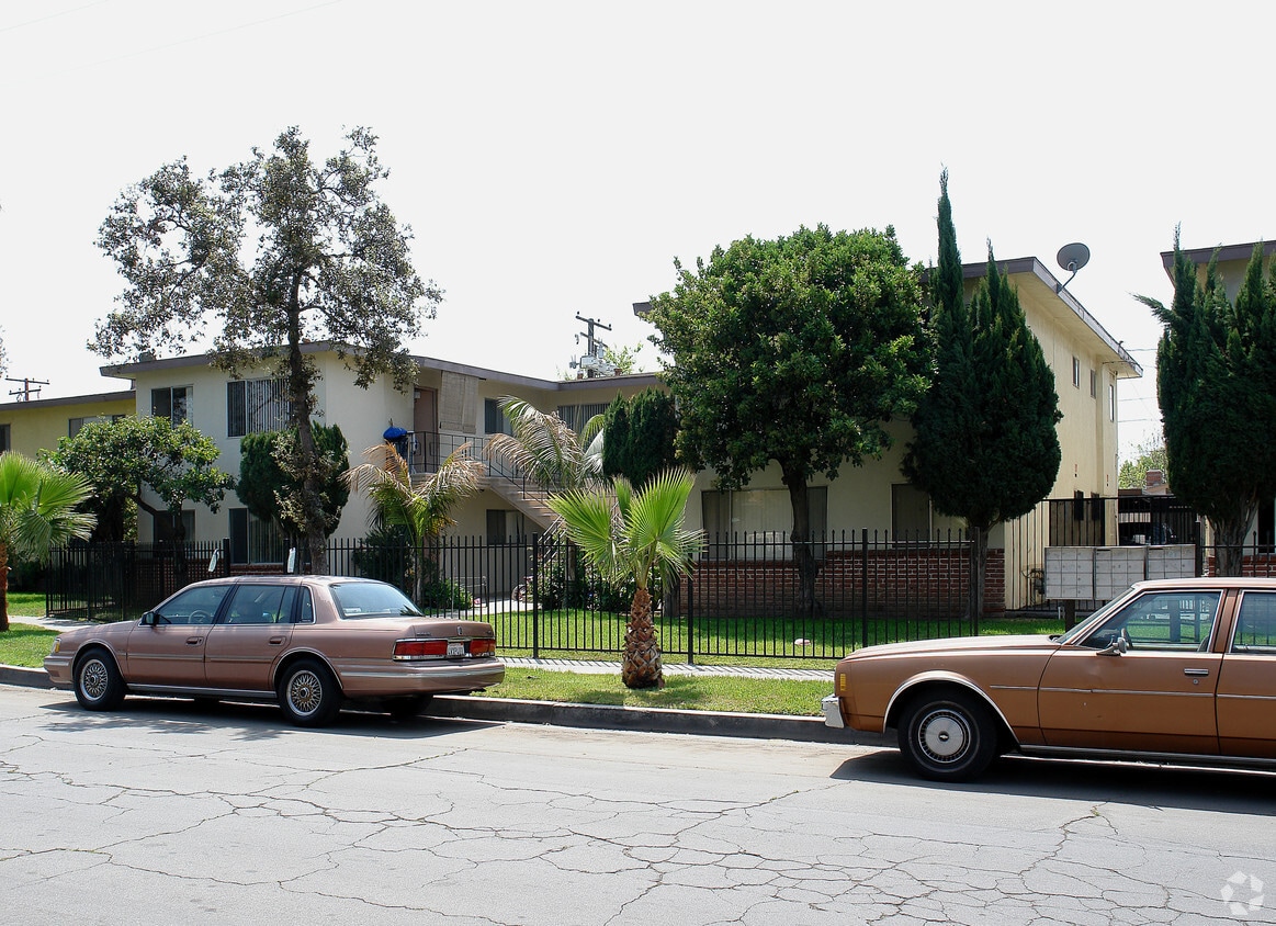 Building Photo - 1418 W Dahl Ln