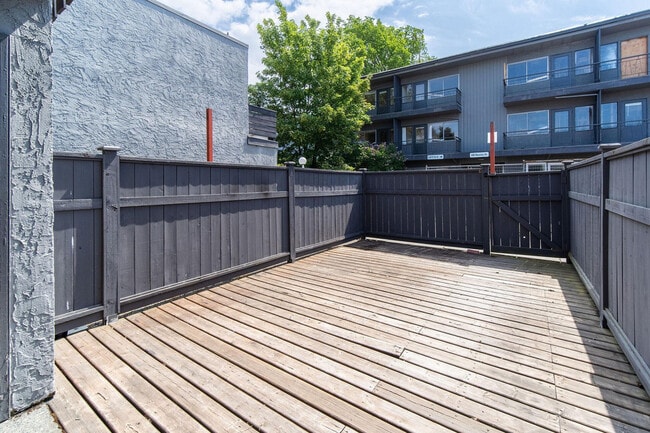 Photo du bâtiment - Waverly Apartments