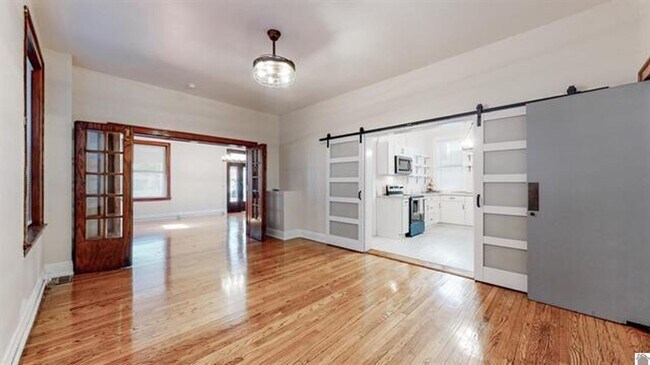 Foto del edificio - AVAILABLE NOW!  Beautiful Historic Home Fo...