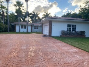 52 Camden Dr