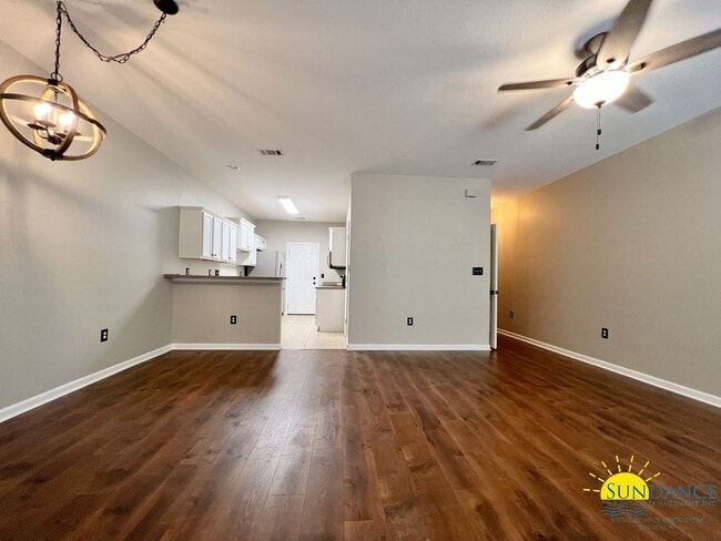 Building Photo - Beautiful townhome in the heart of Niceville!