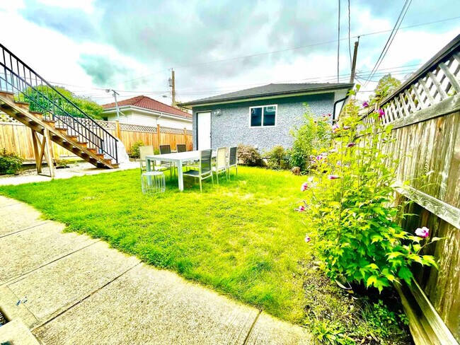 Building Photo - 3582 E 26th Ave