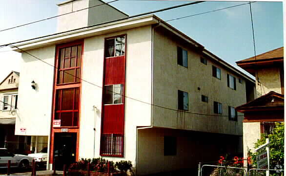 Foto del edificio - 1024 W 24th St