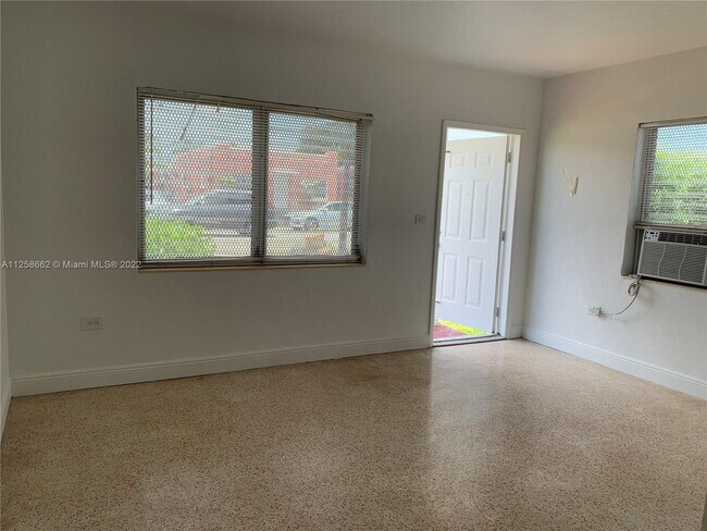 Building Photo - 3530 SW 14th St