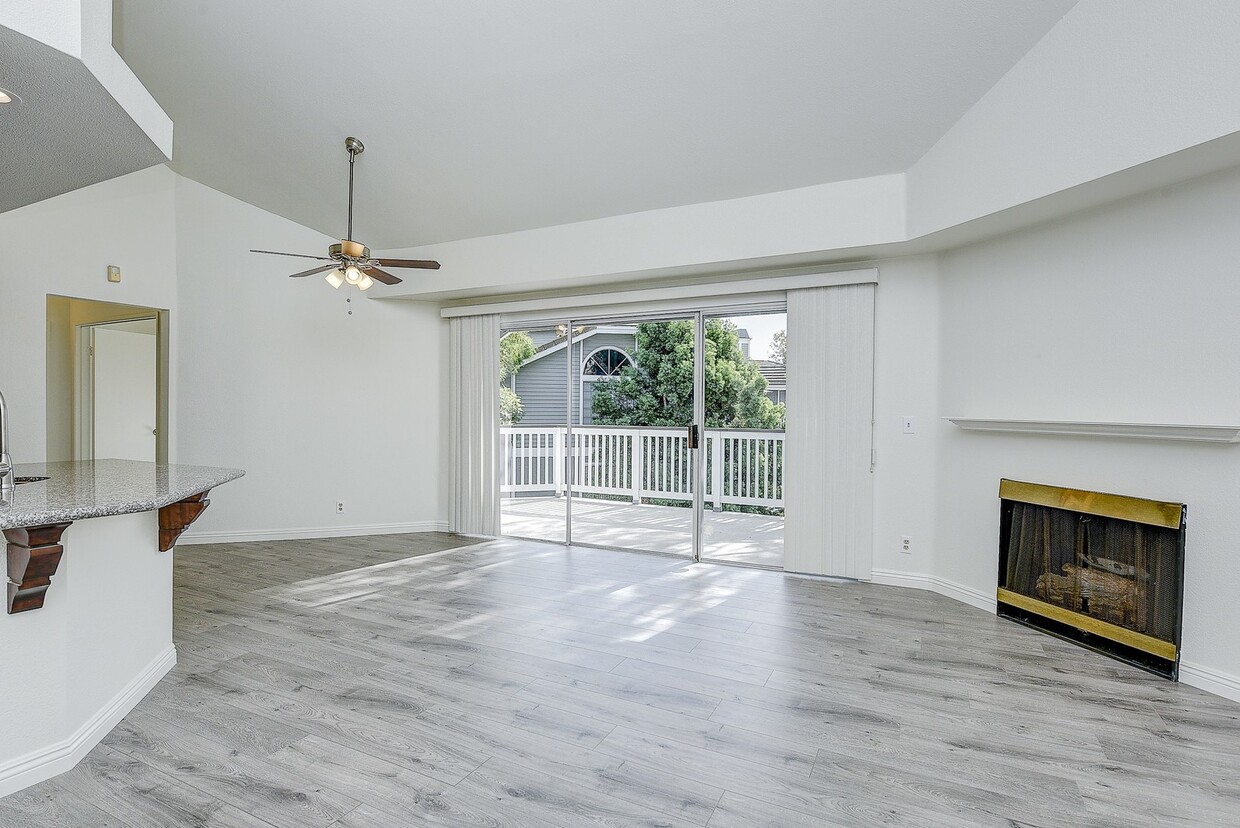 Remodeled 3 Bed Penthouse Condo - Remodeled 3 Bed Penthouse Condo