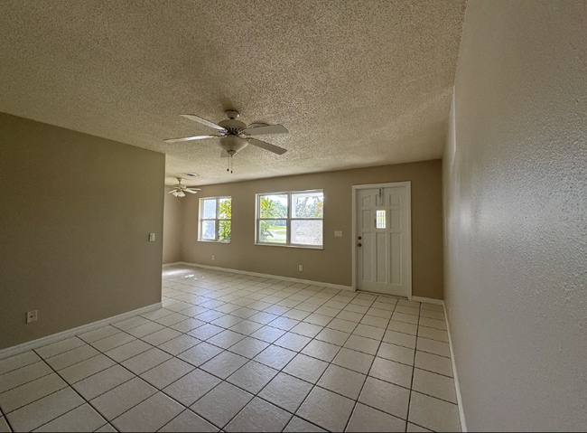 Building Photo - 2555 Granada Ave