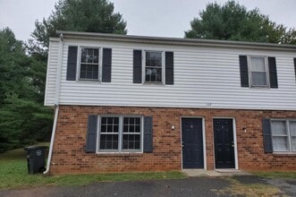 Building Photo - 102 Settlement Dr
