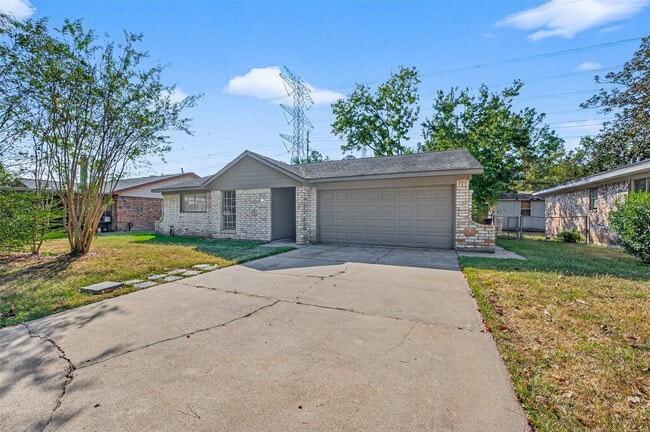 Building Photo - 7230 Oak Village Dr