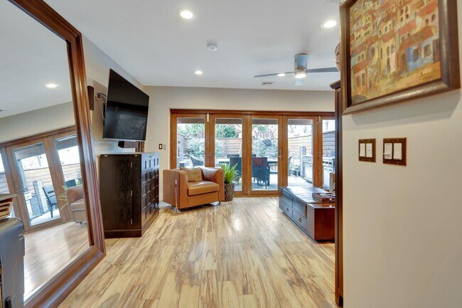Foto del edificio - 5425 Boulevard E