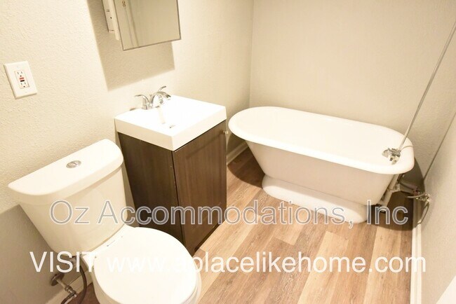 Building Photo - 3809 Washington St