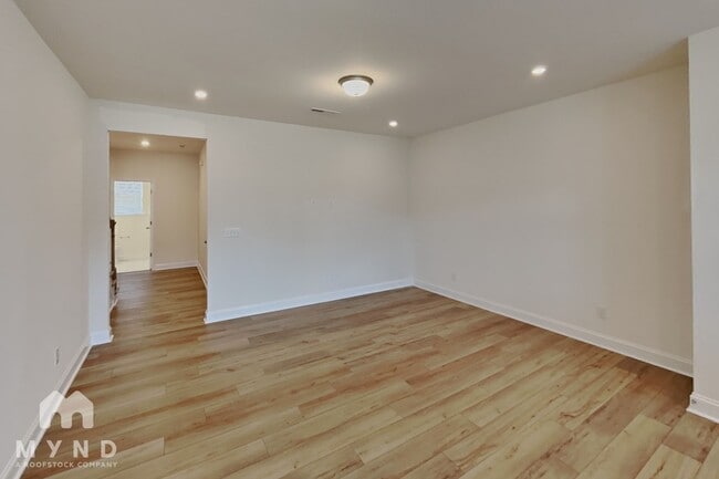 Building Photo - 1518 Cedar Tree Dr