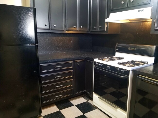 Kitchen - 1806 Banks St