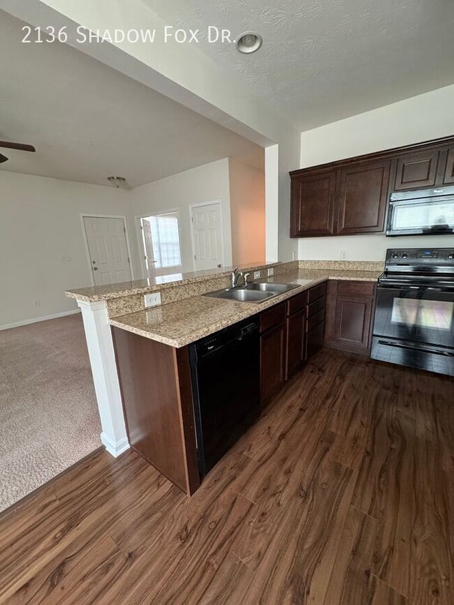 Building Photo - 2136 Shadow Fox Dr