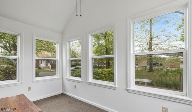 Building Photo - 208 N 16th St