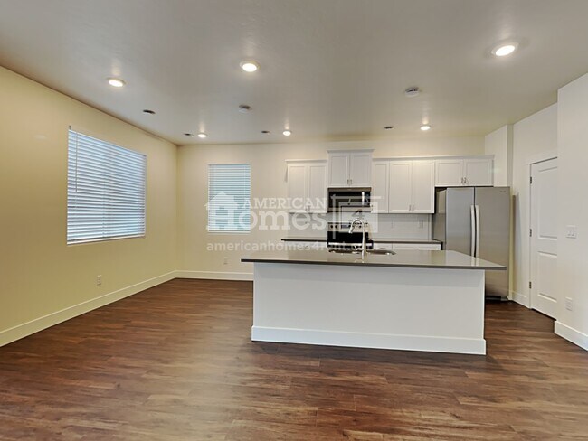 Building Photo - 6562 W Spriggel Street