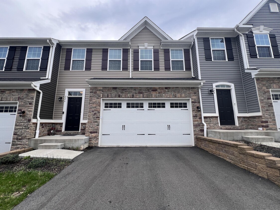 226 Stonehurst Dr, WV 26501 Townhome Rentals in