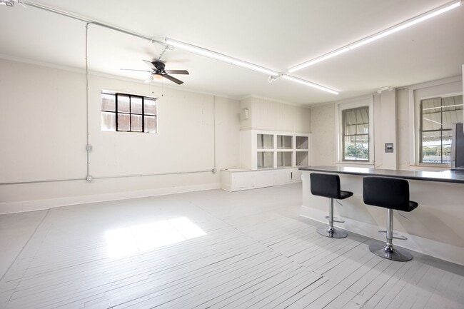 Foto del edificio - 9 S Main St