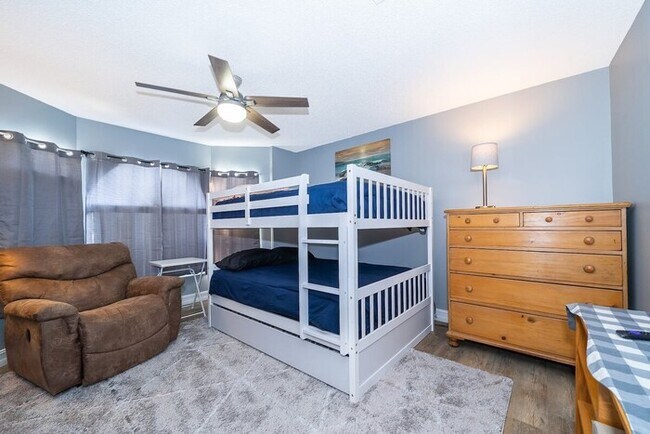 Building Photo - 4820 Jamaica Ln