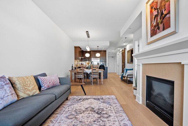 Building Photo - 5011 Springs Blvd