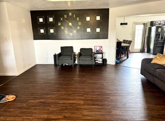 Foto del edificio - 1809 Briarwood St