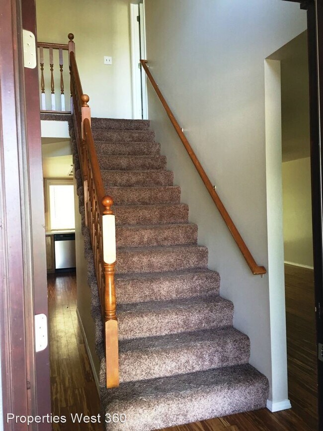 Building Photo - 4 br, 2.5 bath House - 2121 NW Douglas Loop