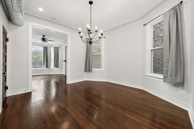 Building Photo - 1306 N Maplewood Ave