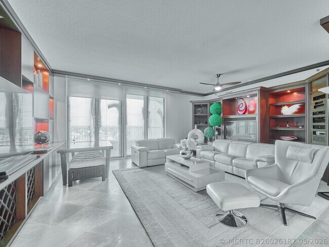Foto del edificio - 3720 S Ocean Blvd