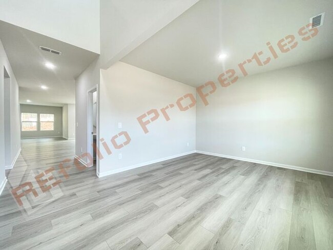 Foto del edificio - Beautiful Brand New 4 Bedroom, 2.5 Bathroo...