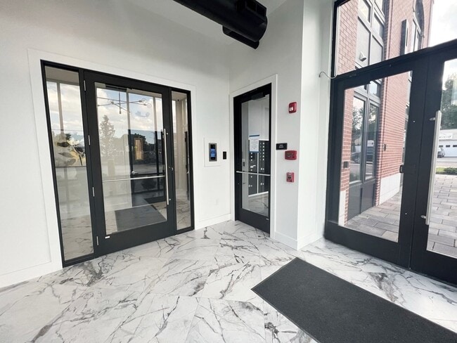 Building Photo - 80 Bridge St