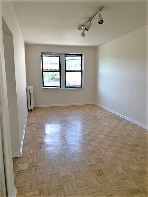 Foto del edificio - 644 W Wrightwood Ave